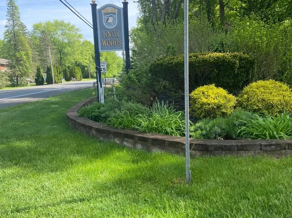 9 Hale Dr, Halfmoon, NY 12065