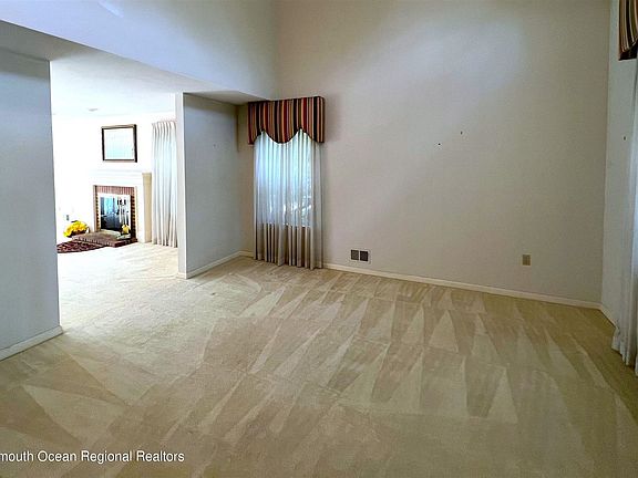 4th image of 136 Grande Woodlands Way
