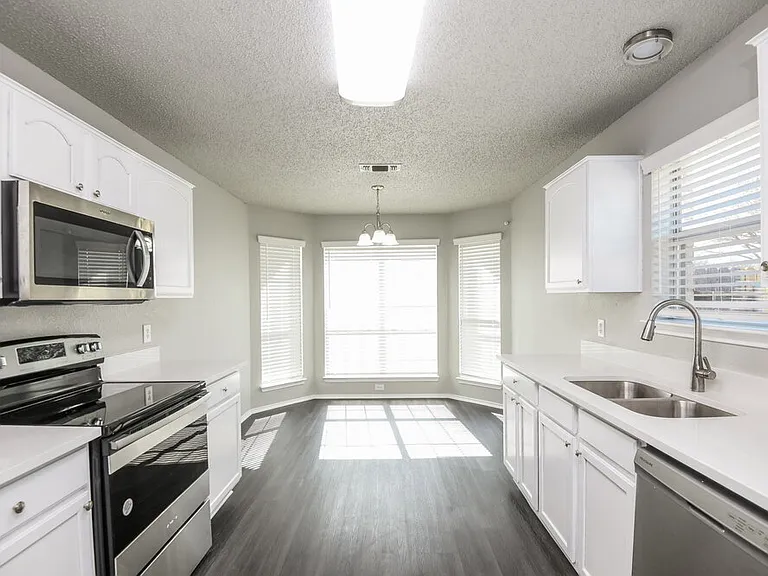 1121 Sandalwood Dr — Photo 8