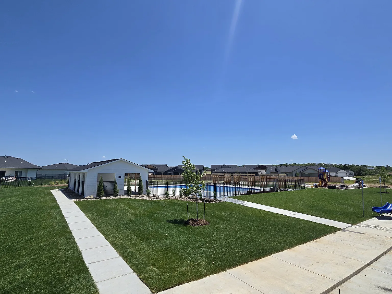 5 bed, 2225 sqft, $2,595 — Photo 2