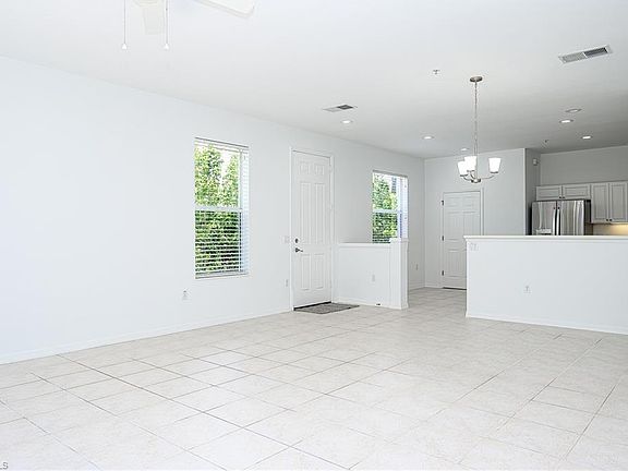 5th image of 1277 Oxford LN #225