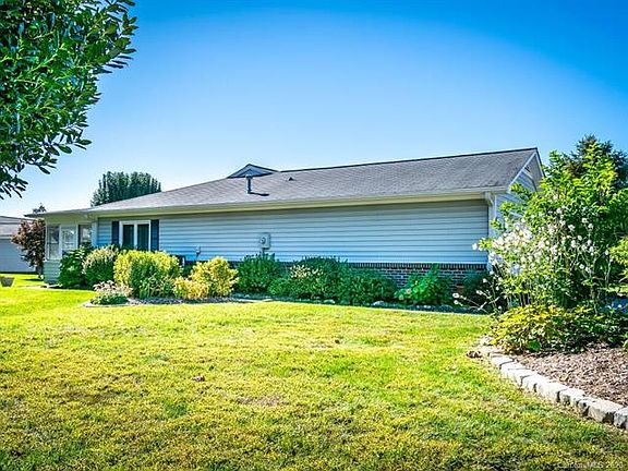 2nd image of 301 Dellford Ct