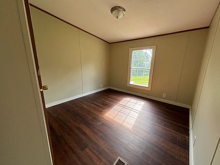 90 Morgan Ln — Photo 15