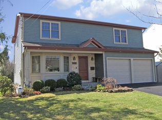 26 Cedar St, Massapequa, NY 11758