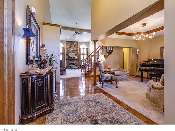3rd image of 9450 Stone Mill Dr