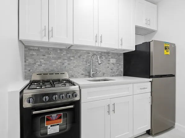 185 Hall Street 1009 image 2 of 4