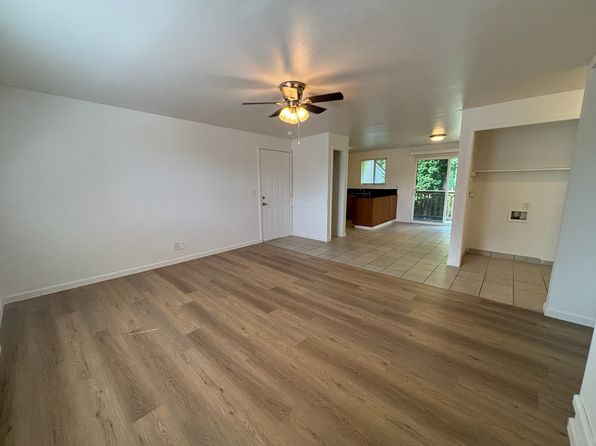 210 Chicago Blvd S APT B