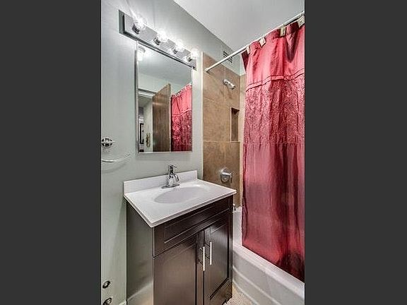 3rd image of 1455 N Sandburg Ter APT 1202B