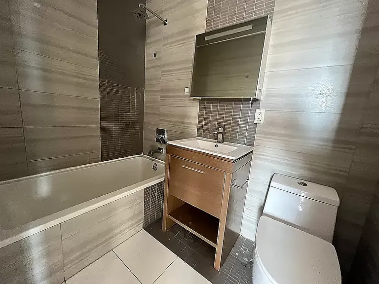 171 Suydam St #4R — Photo 39