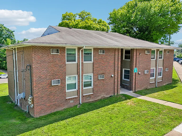 Roberts Park Apartments — Photo 37
