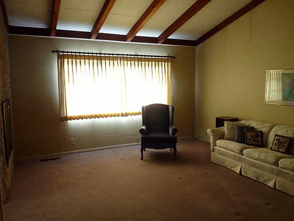 4th image of 806 W Roselawn St