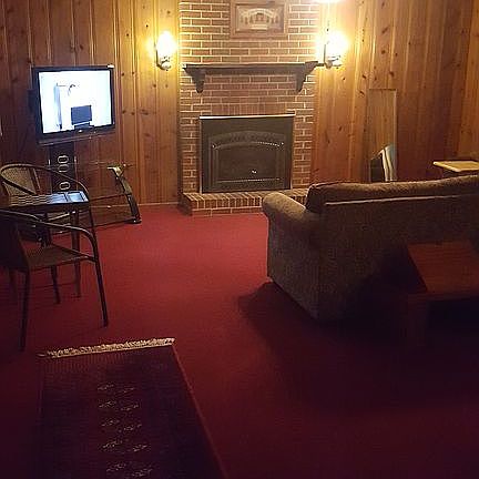 Large Den w gas fireplace
