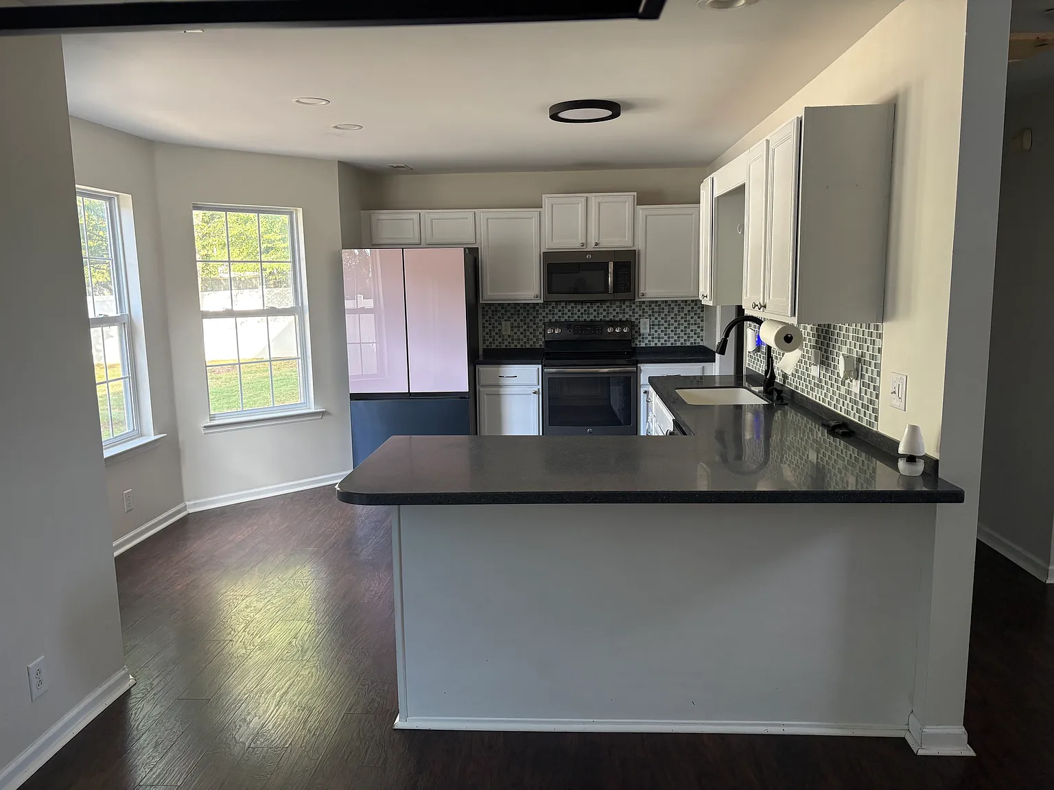 5 bed, 2100 sqft, $2,800 — Photo 3