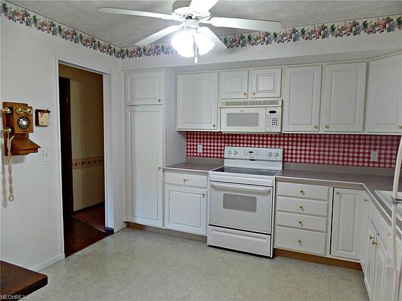 4th image of 3536 Darbyshire Dr