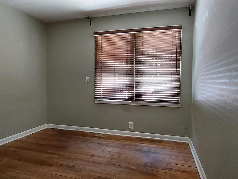231 NE 10th Ave — Photo 14