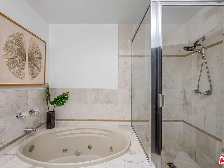 13230 Hesby St — Photo 17