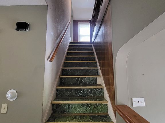 5th image of 9525 Macon Ave