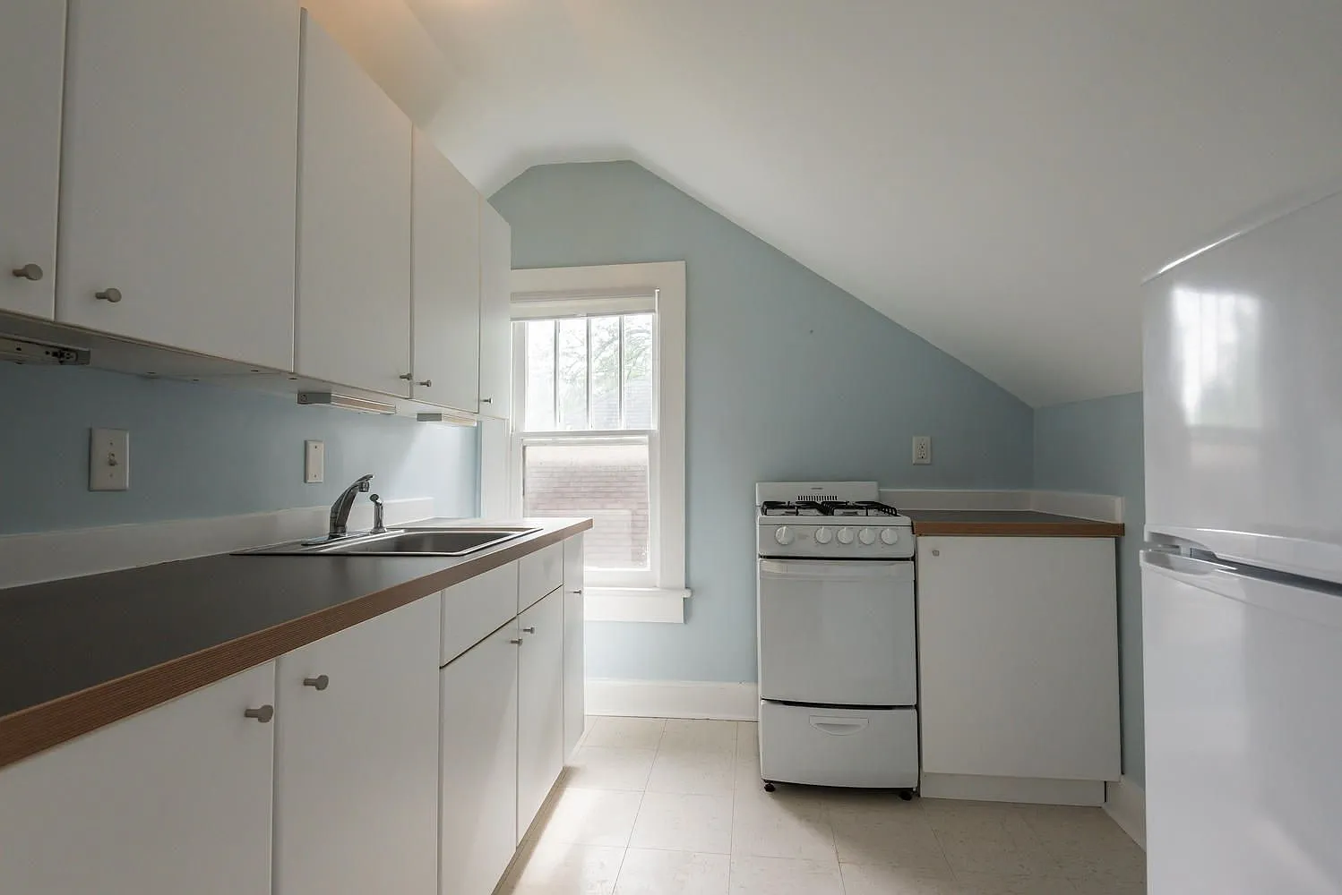 517 W Howe St — Photo 3