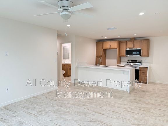 3rd image of 517 S Mountain View Dr Unit 1