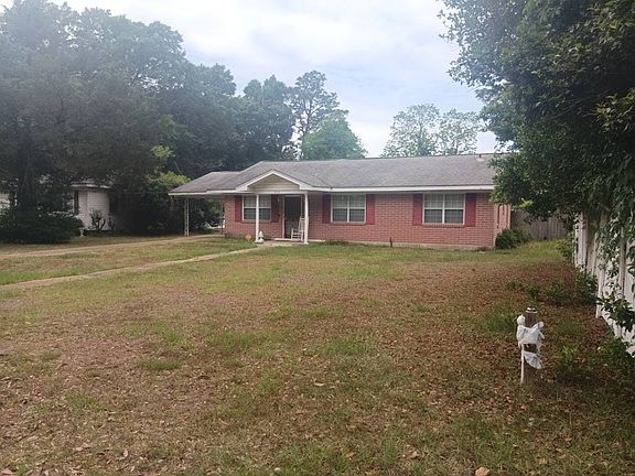 2nd image of 1605 Woodley Rd
