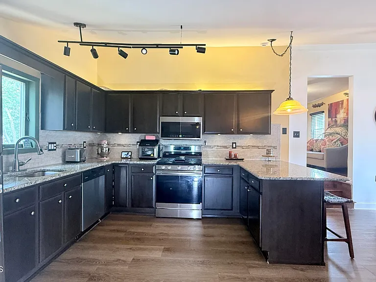 503 Dock St — Photo 21