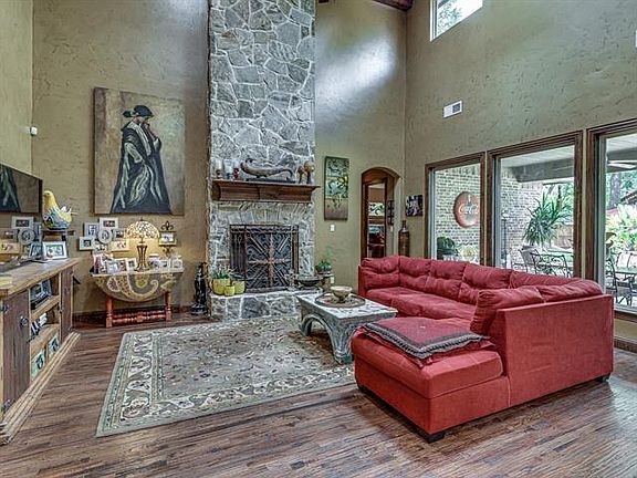 4th image of 205 Katy Lake Dr