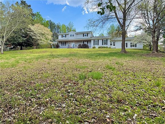 3rd image of 101 Long View Ln