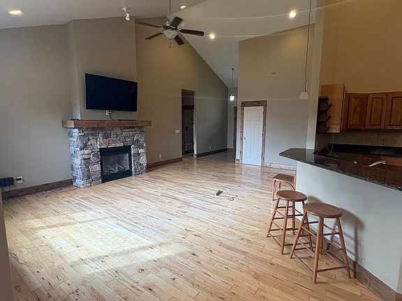 2nd image of 3114 Madrona Ln