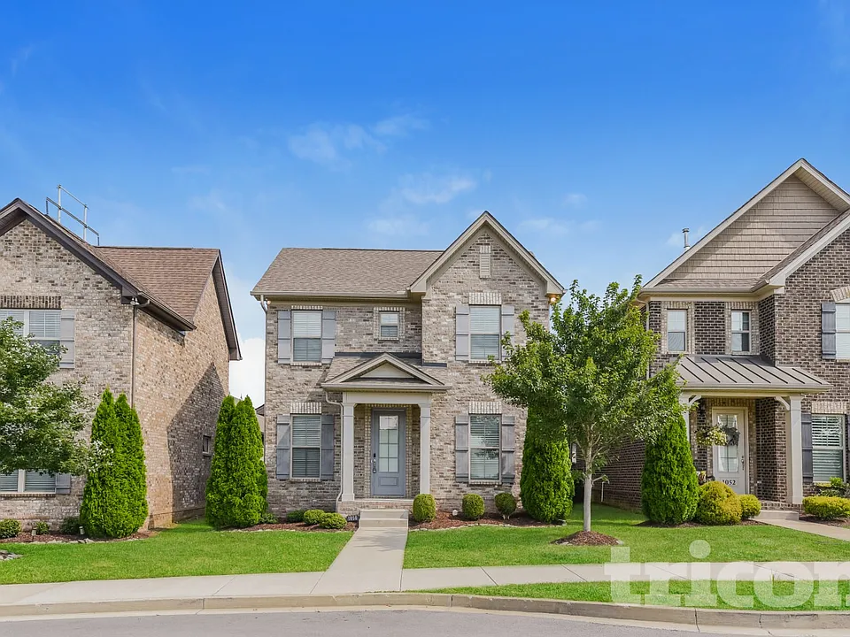 1050 Paddock Park Cir