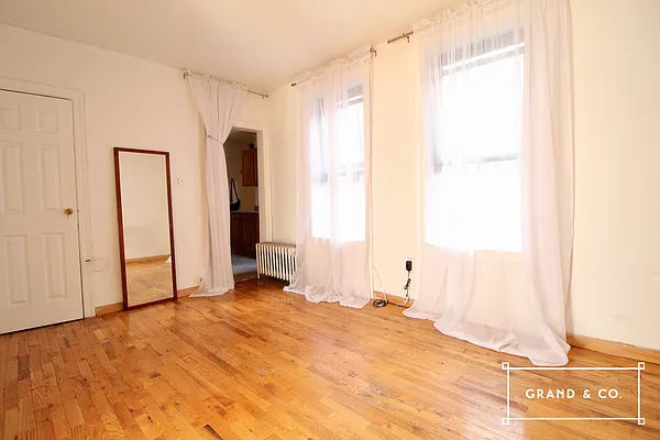 Rented by Grand & Co. | media 11