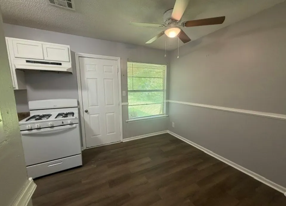3 bed, 2.0 bath, 1107 sqft, $1,500 — Photo 4