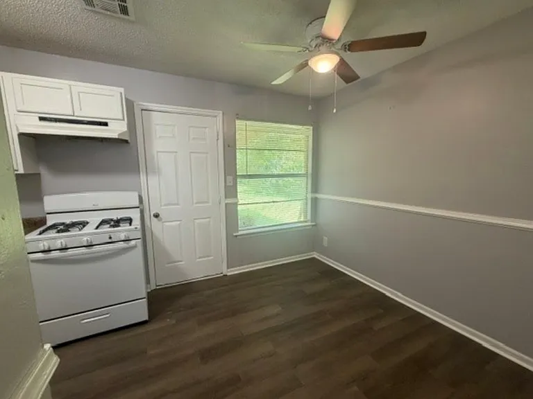217 Townsend Dr — Photo 3