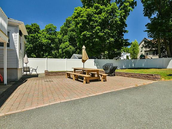5th image of 227 Railroad Ave #229