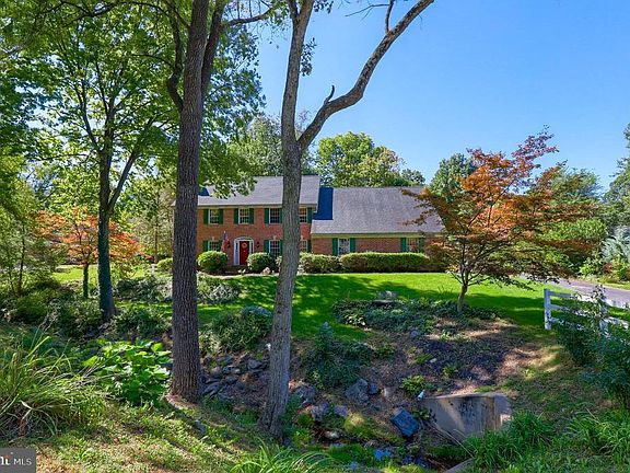 5th image of 131 Bentley Ln