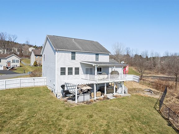 4th image of 924 Anne Ln