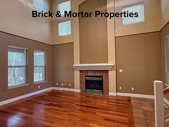 3rd image of 2828 Oxbow Dr