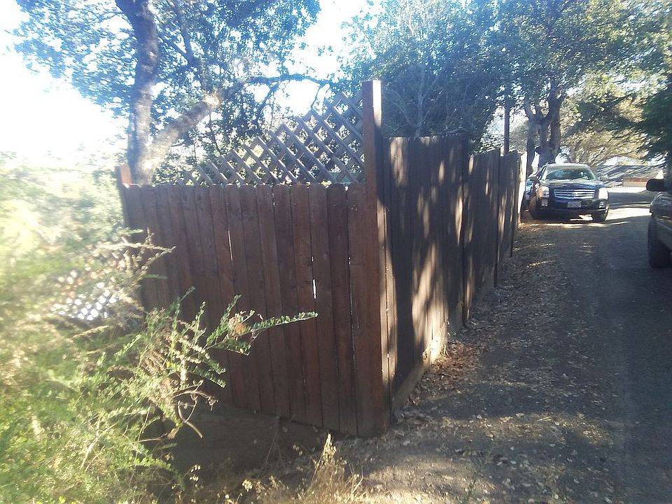12452 Laurel Way is left of fence