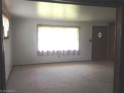 4th image of 3844 Saint Nicholas Dr