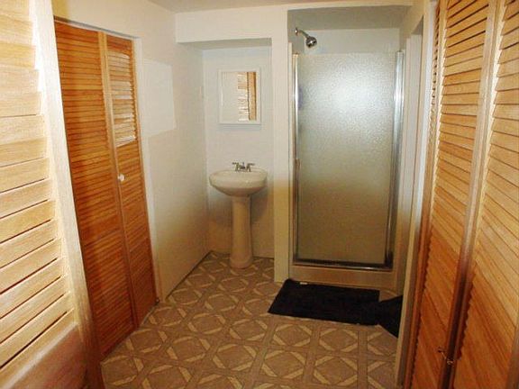 Full Bsmt Bath with Laundry Rm to Side