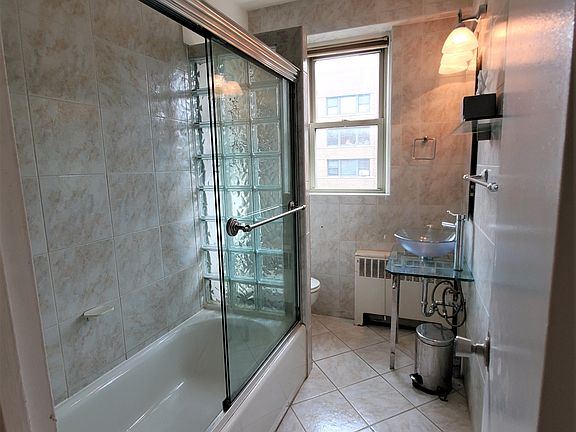 3rd image of 4900 N Marine Dr APT 605