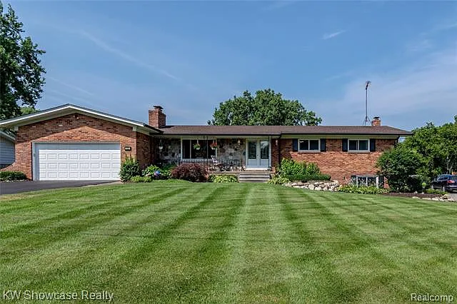 333 Hurondale Dr photo 1