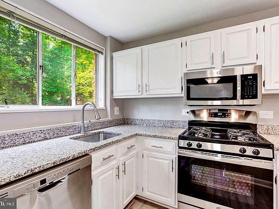 4th image of 10509 Montrose Ave #M2