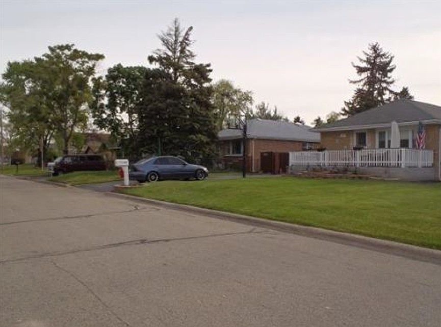 2nd image of 7444 Thomas Ave