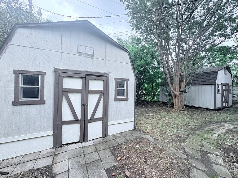 1004 Powell Rd — Photo 16
