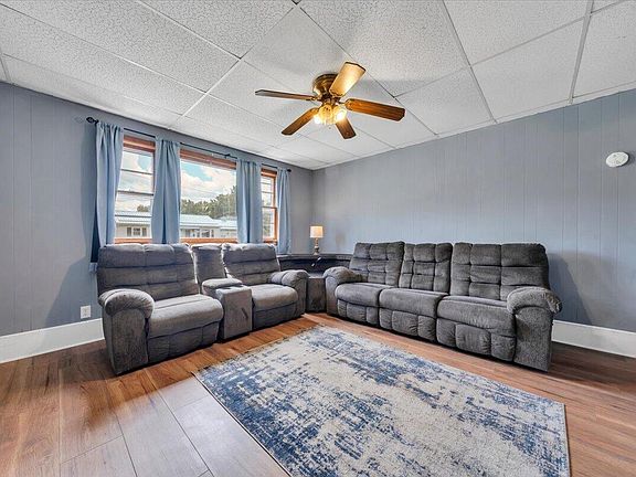 2nd image of 516 Railroad Ave