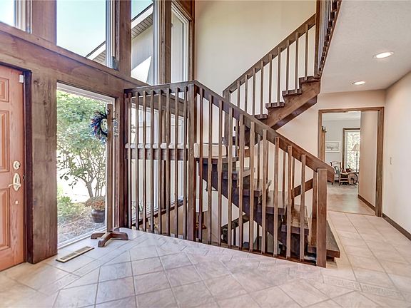 2nd image of 3058 Blackstone Dr