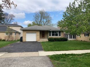 19 S School St, Mount Prospect, IL 60056