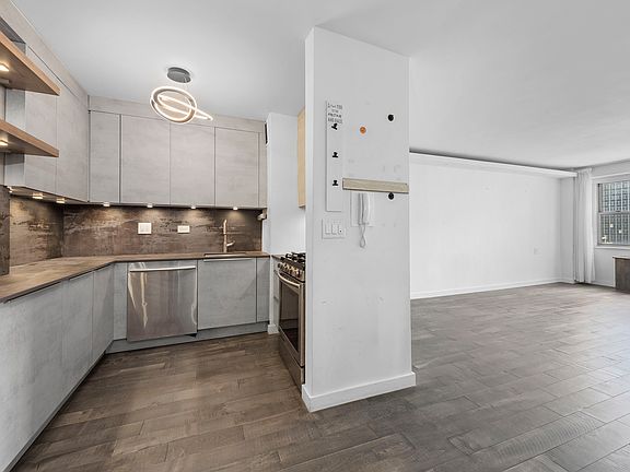 4th image of 300 E 40th St APT 31X