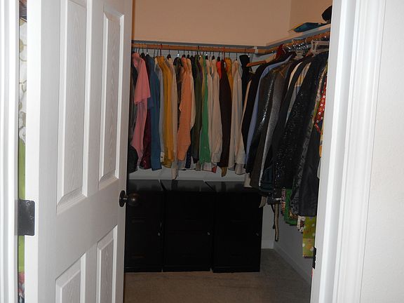 WALK IN CLOSET