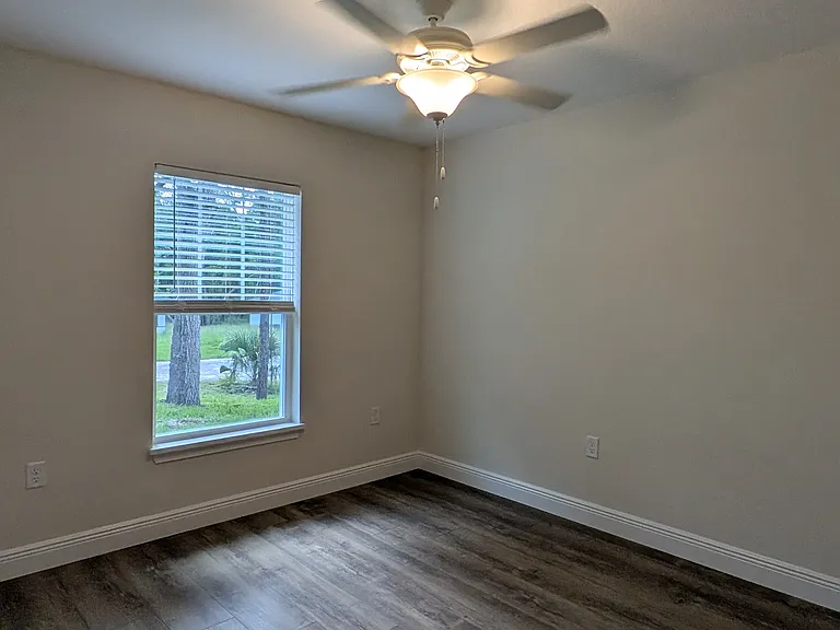 214 E Caldwell Dr — Photo 13